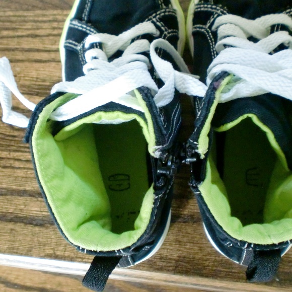 Clark's - Picture 3 of 8